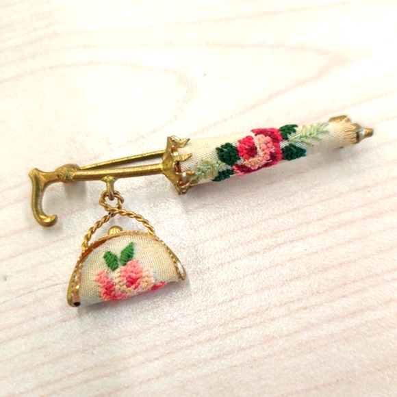 Petit Point parasol and ourse brooch vintage Jewelry - Vintage Parasol & Lady's Purse Brooch w/ Petit Point Embroidery